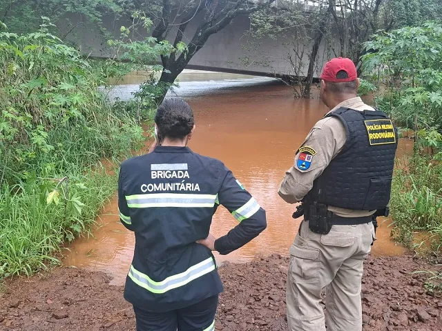 RIO PIQUIRI SOBE ACIMA DO NORMAL E BPRv ALERTA PARA RISCO EM PONTES NA REGIÃO