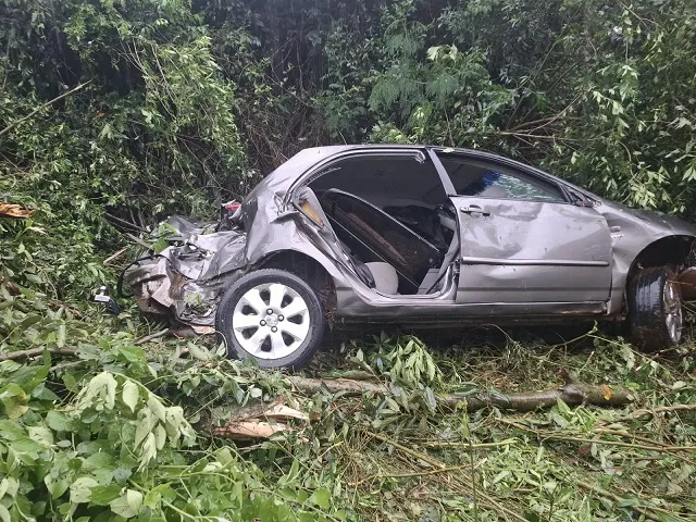 Jovem de 20 anos fica ferido em acidente na PR-180, em Cascavel